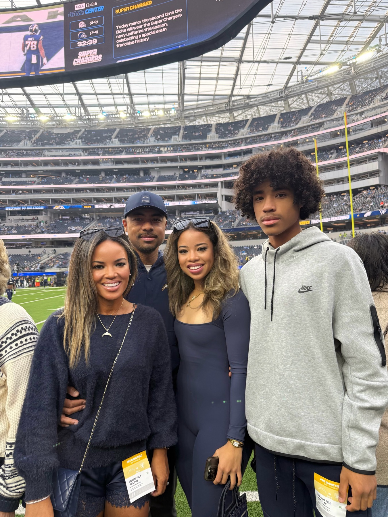 The Brady family together on an NFL sideline